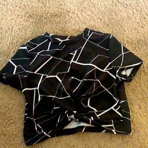 T-shirt black and with white lines